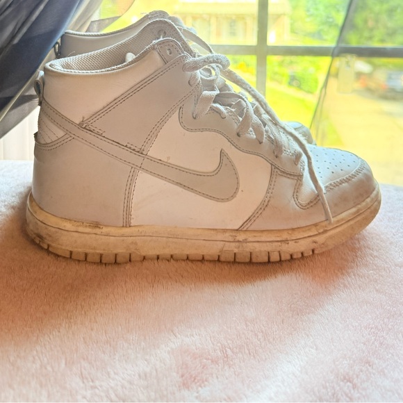 Nike Kids Gray High-Top Sneakers AUTHENTIC FROM GOAT. GRAY DUNKS WOMENS 6 - Picture 1 of 5